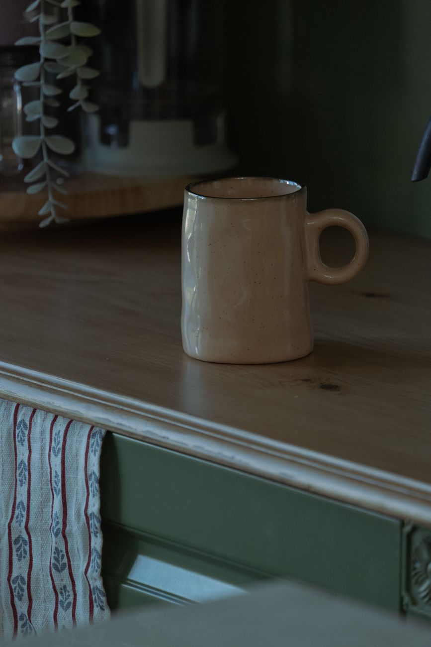 The Morning Mug, Field · speckled white satin